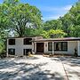 Spacious Home With Outdoor Kitchen & Fenced Yard 4 Bedroom Home