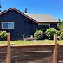 3 Mi to Emerald Downs: Pet-friendly Home