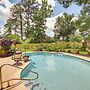 Outdoor Kitchen & Hot Tub: Tranquil Home in Humble