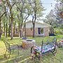1 Mi to Lake Whitney: Morgan Home w/ Deck!