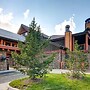 Luxury Ski-in/ski-out Bluesky 2 Bedroom Condo