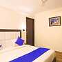 Fabhotel Lazeeno
