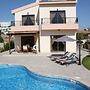 Seaside 2-bedroom Villa With Private Pool, Garden & Wifi Your Perfect 