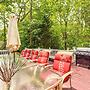 Walk to Beach: Elegant Escape in Lusby!