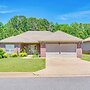 11 Mi to Dtwn Little Rock: Home w/ Large Deck!
