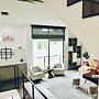 Modern Designer Townhouse/Private Rooftop