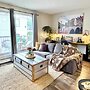 Stylish Downtown Edmonton Condo nr Rogers Place w Balcony, Full Kitche