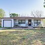 2 Mi to Landa Park: Farmhouse w/ Fire Pit!