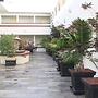 Airport Inn