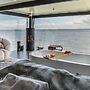HT Houseboats
