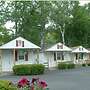 Seven Dwarfs Motel and Cabins