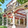 Estreya Palace & Residence