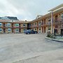 American Inn And Suites by OYO Victoria