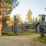 Kuukkeli Log Houses Porakka Inn