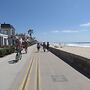 2 Bedroom Townhome 2 Mins. to the Beach