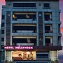 Hotel Hollyhock