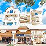 ALL FRIENDS - Hostel