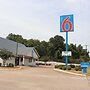 Motel 6 Alvin, TX