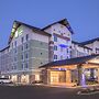Holiday Inn Express & Suites Seattle South - Tukwila, an IHG Hotel