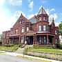 Vineyard Mansion & Carriage House Bed & Breakfast
