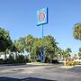 Motel 6 Lantana, FL
