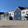 Days Inn & Suites by Wyndham Williamsburg IA North