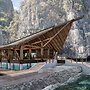 Lagen Island Resort
