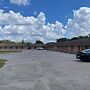 Lakeside Inn & Suites by OYO Mathis I 37