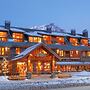 The Fox Hotel and Suites