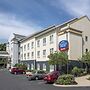 Fairfield Inn & Suites by Marriott State College