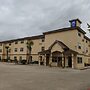 Americas Best Value Inn & Suites Winnie
