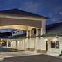 Days Inn & Suites by Wyndham Huntsville