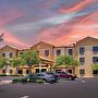 Comfort Inn & Suites Northeast - Gateway