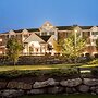 Country Inn & Suites by Radisson, Manchester Airport, NH