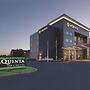 La Quinta Inn & Suites by Wyndham Terre Haute
