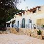 Villa Ampelaki (30 meters to the beach)