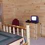 SERENITY WOODS Apartment 3 NEVAEH CABIN RENTALS