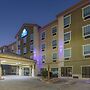 Days Inn & Suites by Wyndham San Antonio near Frost Bank Center