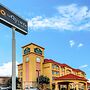 La Quinta Inn & Suites by Wyndham DFW Airport West - Bedford