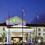 Holiday Inn Express & Suites Dinuba West, an IHG Hotel