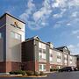 La Quinta Inn & Suites by Wyndham Stonington-Mystic Area