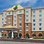 Holiday Inn Express Hotel & Suites CLARINGTON - BOWMANVILLE, an IHG Ho