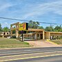 Super 8 by Wyndham Palestine