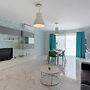 Marvellous 2 Bedroom Apartment by the Sea