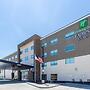 Holiday Inn Express & Suites Springfield North, an IHG Hotel