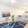 Perfectly Located Apt Rooftop Pool & Spa