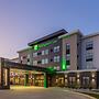 Holiday Inn & Suites Cedar Falls - Waterloo Event Ctr, an IHG Hotel