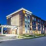 La Quinta Inn & Suites by Wyndham Bloomington