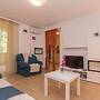 Apartment 758