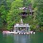 Lakeside Lodge